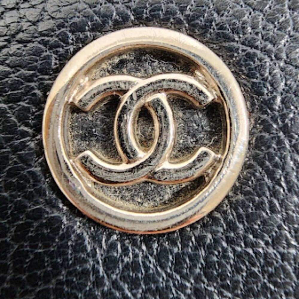 Chanel 2006-2008 Medium flap wallet. Great size! - Picture 7 of 14